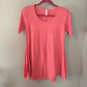 NWOT LuLaRoe Perfect T
